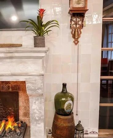 Antique Style With Patio In Center בית נופש