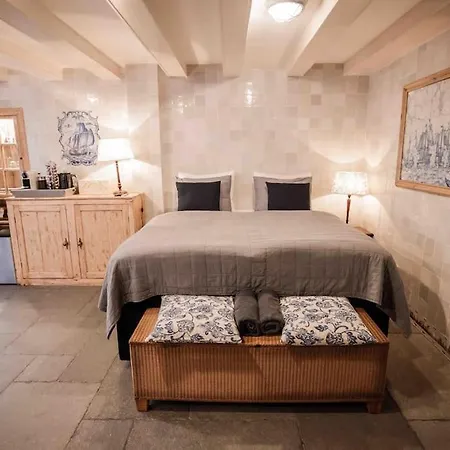 펜션 Antique Style With Patio In Center *