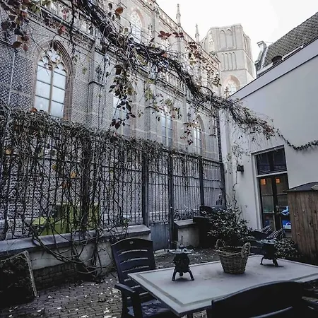 Antique Style With Patio In Center 펜션 암스테르담